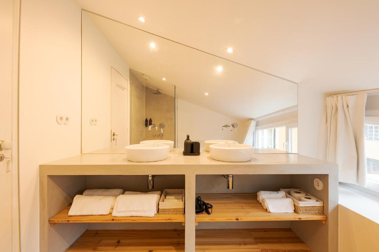 The Yellow House Spacious Duplex In Prazeres District * Lissabon